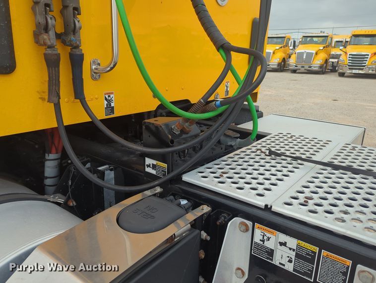 image for item MX9534 2020 Kenworth T680  semi truck