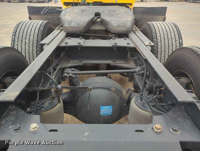 image for item MX9534 2020 Kenworth T680  semi truck