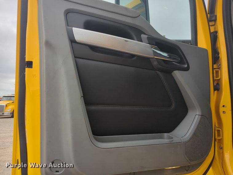 image for item MX9534 2020 Kenworth T680  semi truck