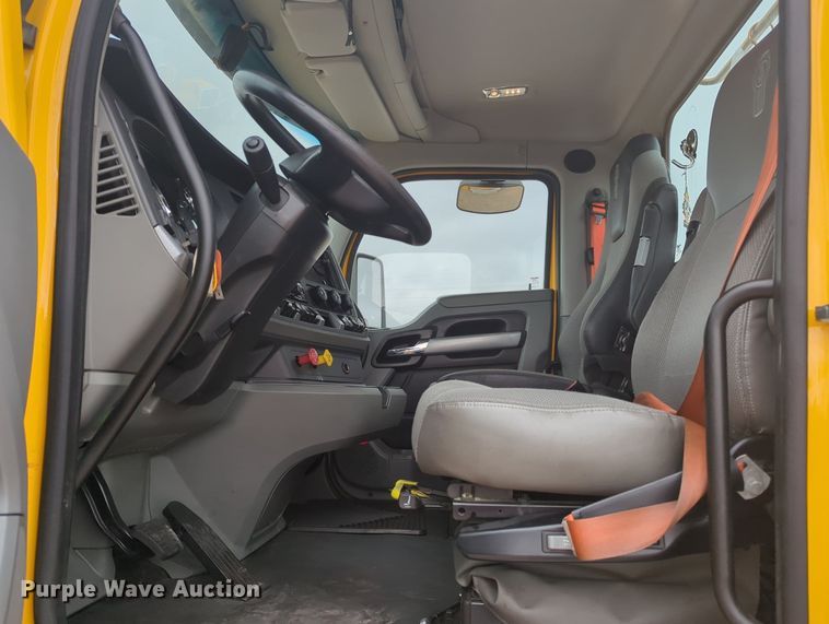 image for item MX9534 2020 Kenworth T680  semi truck