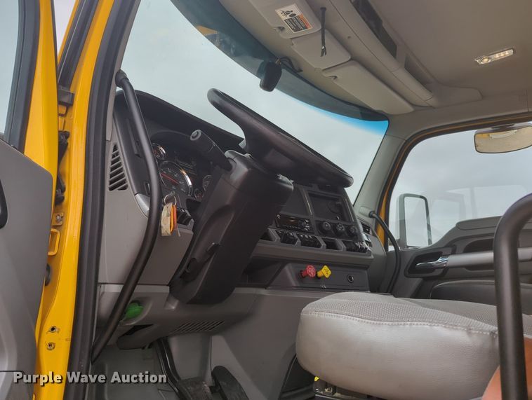 image for item MX9534 2020 Kenworth T680  semi truck