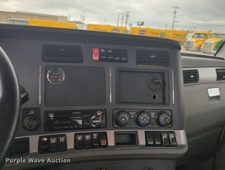image for item MX9534 2020 Kenworth T680  semi truck