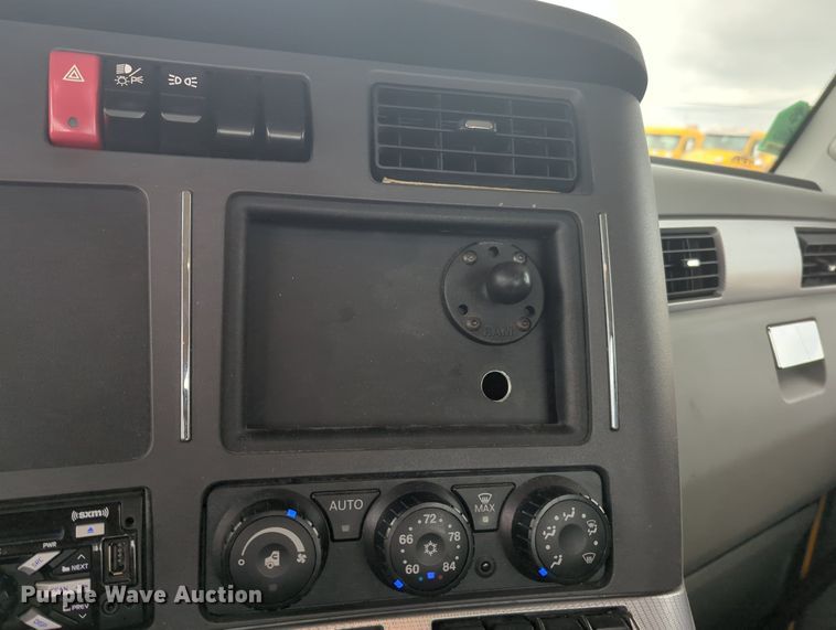 image for item MX9534 2020 Kenworth T680  semi truck