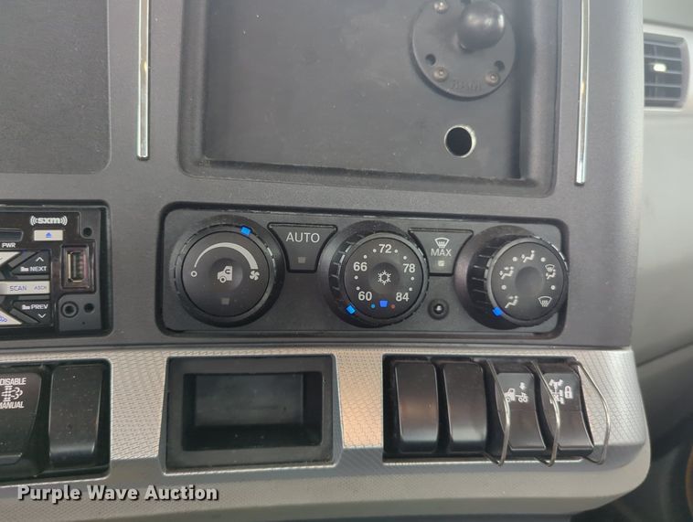 image for item MX9534 2020 Kenworth T680  semi truck