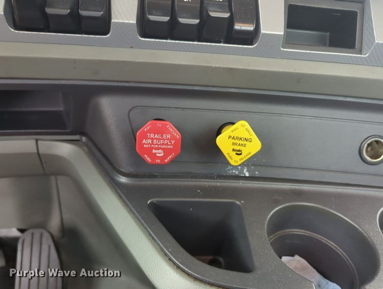 image for item MX9534 2020 Kenworth T680  semi truck