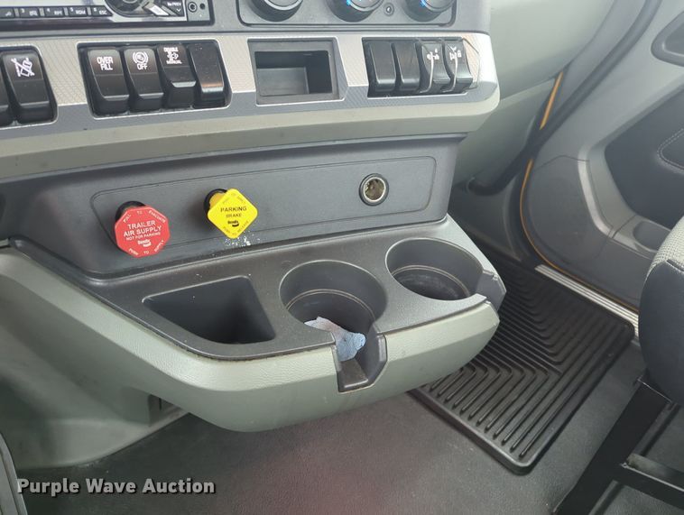 image for item MX9534 2020 Kenworth T680  semi truck