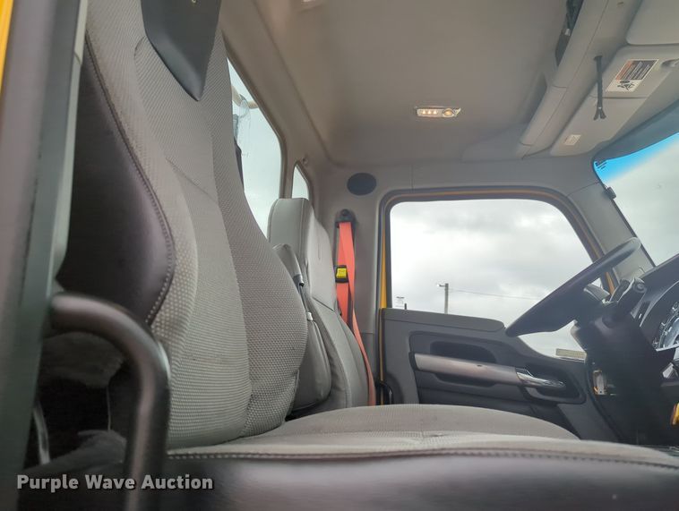 image for item MX9534 2020 Kenworth T680  semi truck