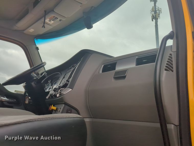 image for item MX9534 2020 Kenworth T680  semi truck