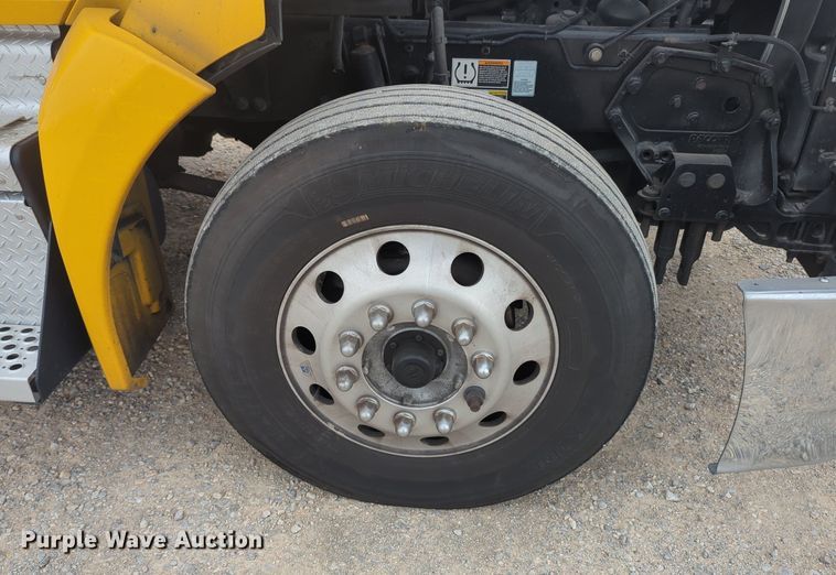 image for item MX9534 2020 Kenworth T680  semi truck