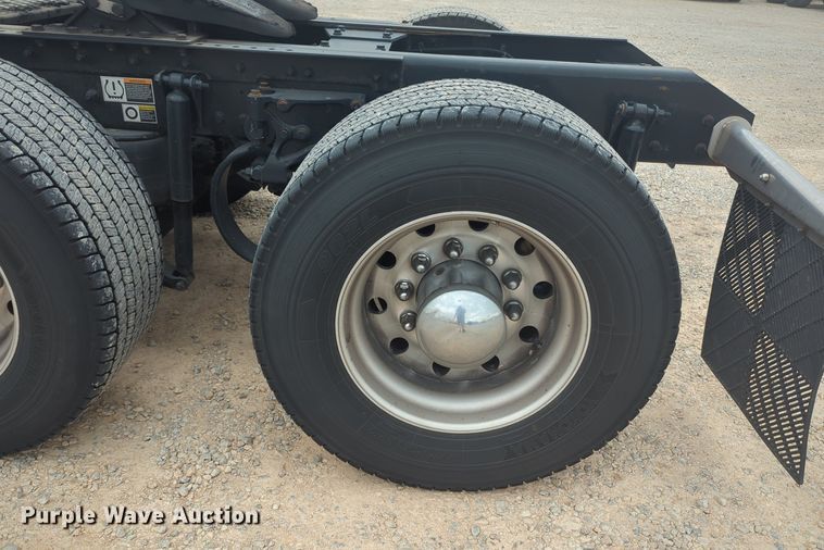 image for item MX9534 2020 Kenworth T680  semi truck