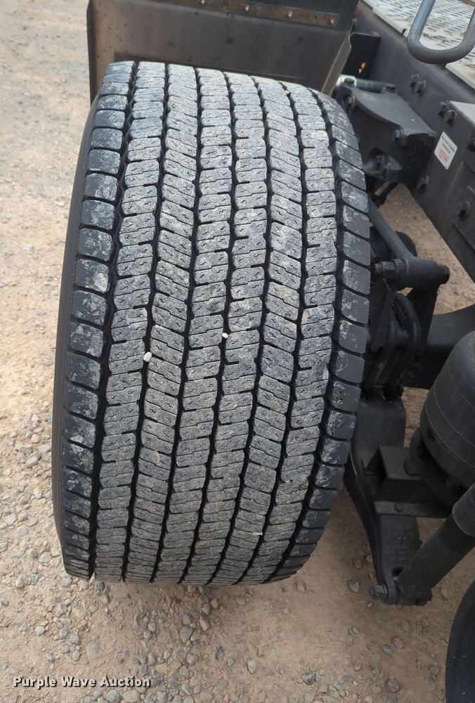 image for item MX9534 2020 Kenworth T680  semi truck