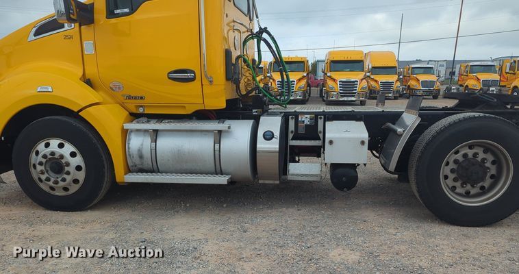 image for item MX9535 2019 Kenworth T680  semi truck