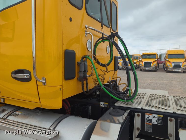 image for item MX9535 2019 Kenworth T680  semi truck