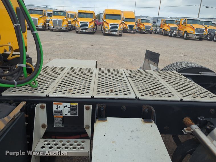 image for item MX9535 2019 Kenworth T680  semi truck