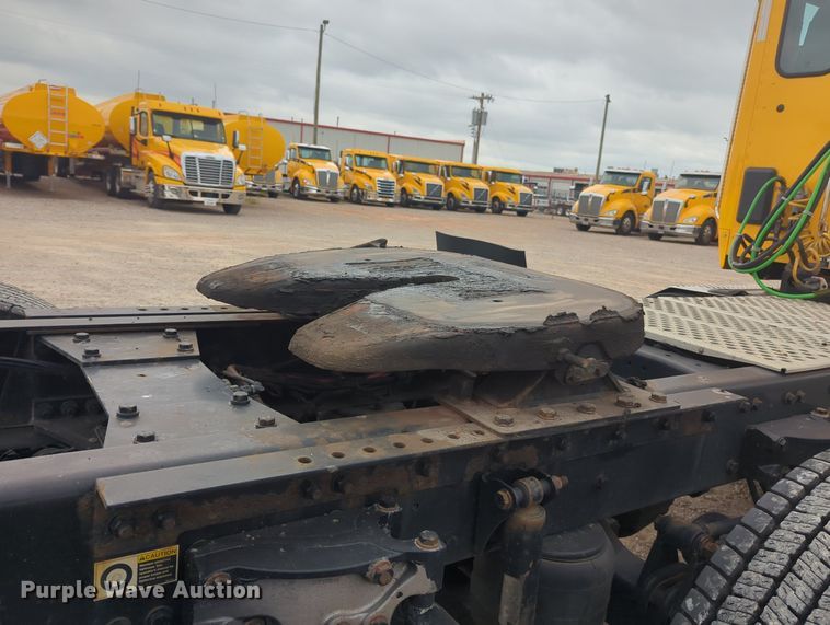 image for item MX9535 2019 Kenworth T680  semi truck