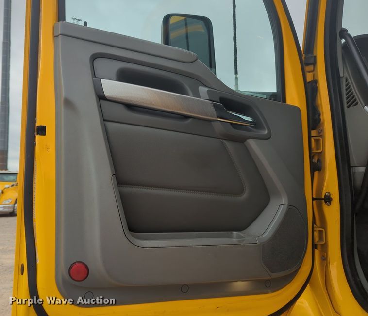 image for item MX9535 2019 Kenworth T680  semi truck