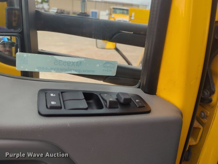 image for item MX9535 2019 Kenworth T680  semi truck