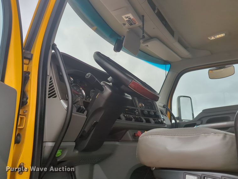 image for item MX9535 2019 Kenworth T680  semi truck