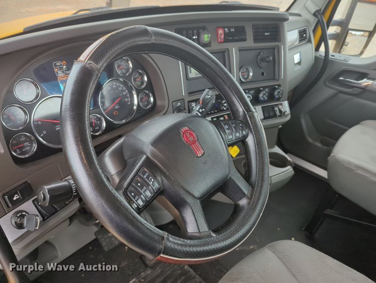 image for item MX9535 2019 Kenworth T680  semi truck