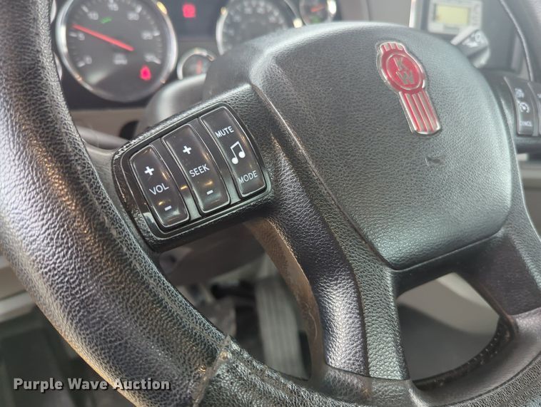 image for item MX9535 2019 Kenworth T680  semi truck