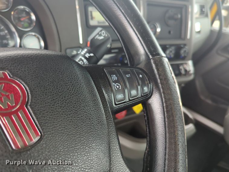 image for item MX9535 2019 Kenworth T680  semi truck