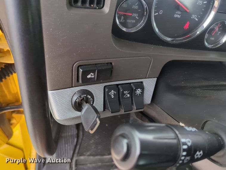 image for item MX9535 2019 Kenworth T680  semi truck