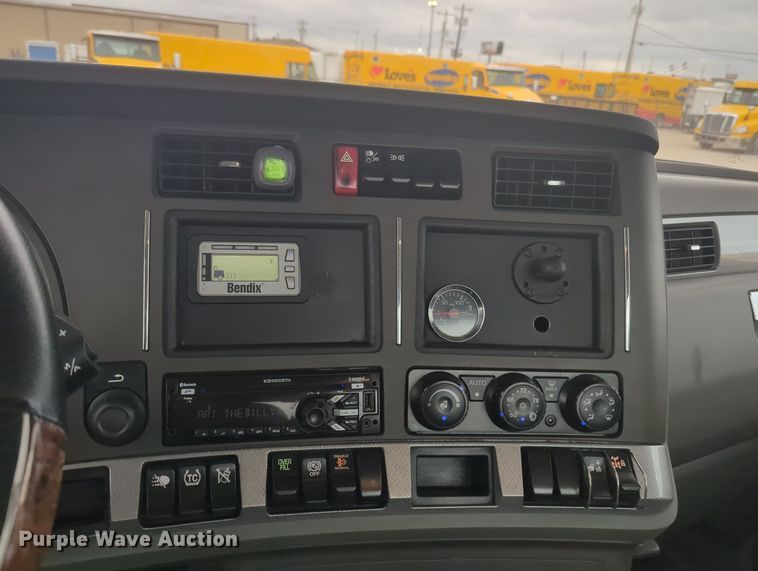 image for item MX9535 2019 Kenworth T680  semi truck