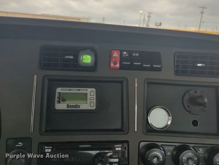 image for item MX9535 2019 Kenworth T680  semi truck