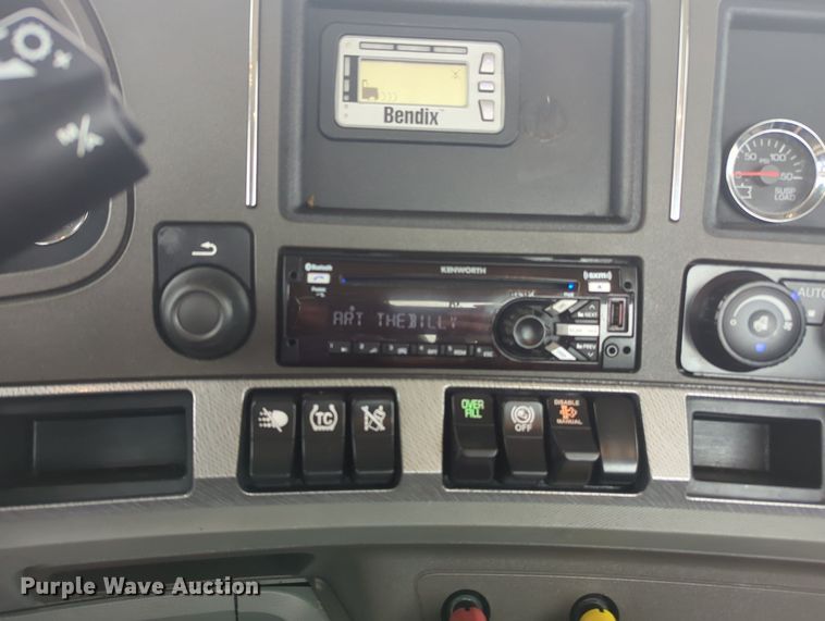 image for item MX9535 2019 Kenworth T680  semi truck