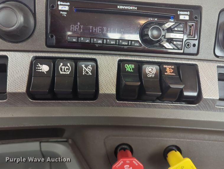 image for item MX9535 2019 Kenworth T680  semi truck