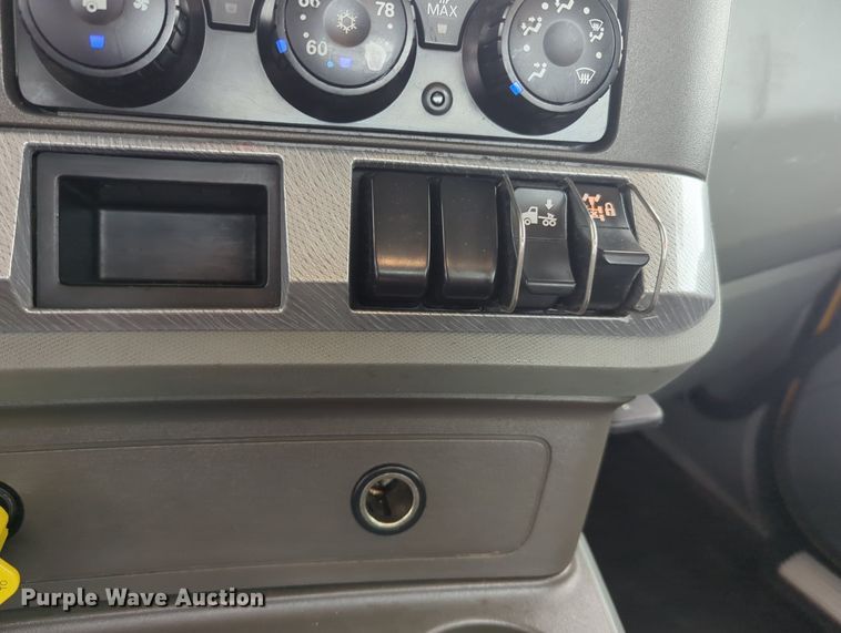 image for item MX9535 2019 Kenworth T680  semi truck