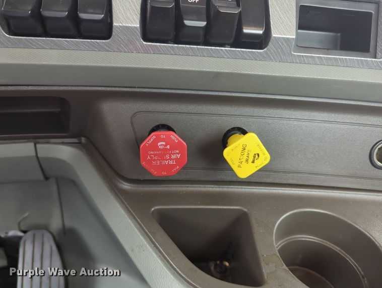 image for item MX9535 2019 Kenworth T680  semi truck