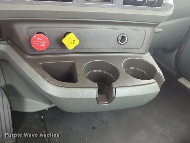 image for item MX9535 2019 Kenworth T680  semi truck