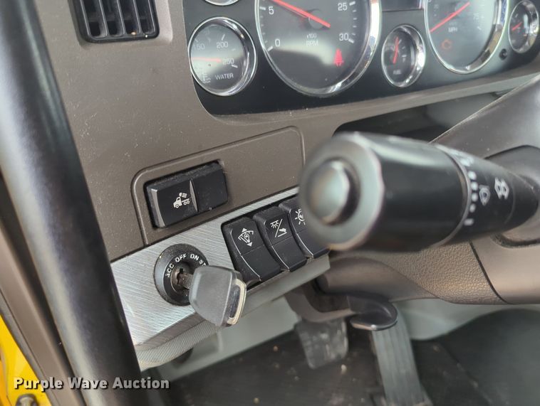 image for item MX9535 2019 Kenworth T680  semi truck