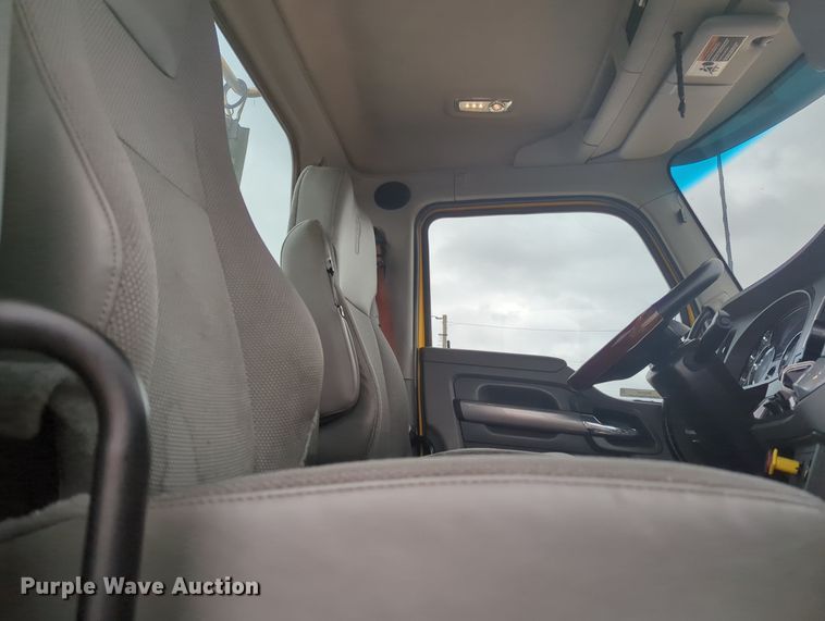 image for item MX9535 2019 Kenworth T680  semi truck