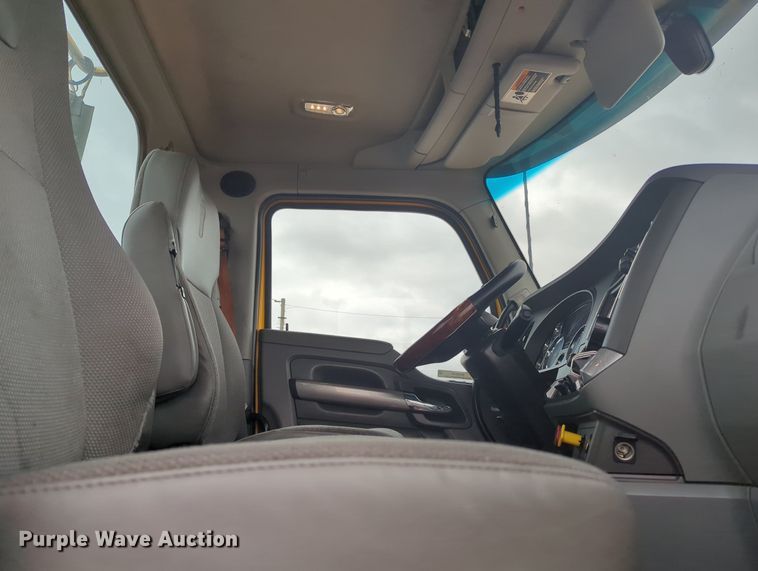 image for item MX9535 2019 Kenworth T680  semi truck