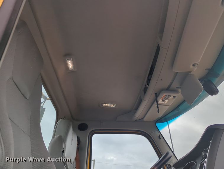 image for item MX9535 2019 Kenworth T680  semi truck