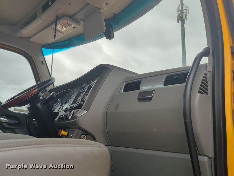 image for item MX9535 2019 Kenworth T680  semi truck