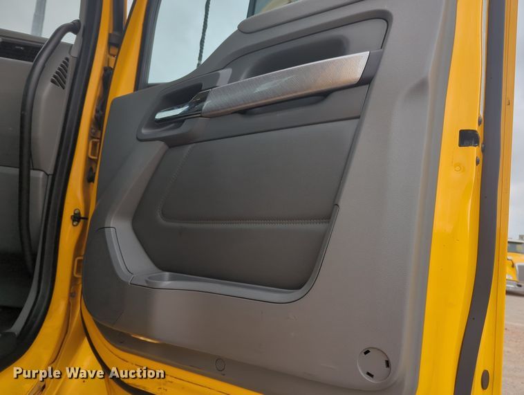 image for item MX9535 2019 Kenworth T680  semi truck