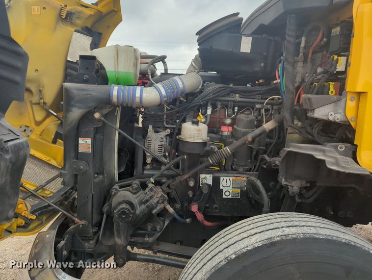 image for item MX9535 2019 Kenworth T680  semi truck