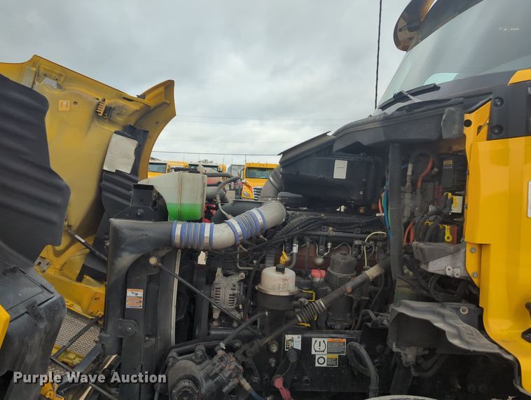 image for item MX9535 2019 Kenworth T680  semi truck