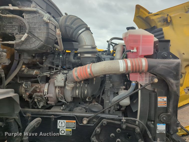 image for item MX9535 2019 Kenworth T680  semi truck