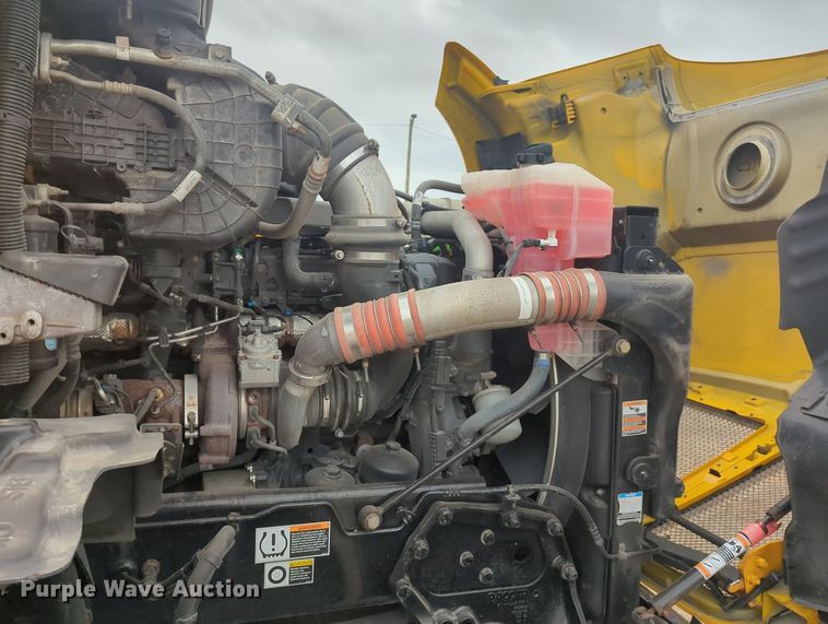 image for item MX9535 2019 Kenworth T680  semi truck