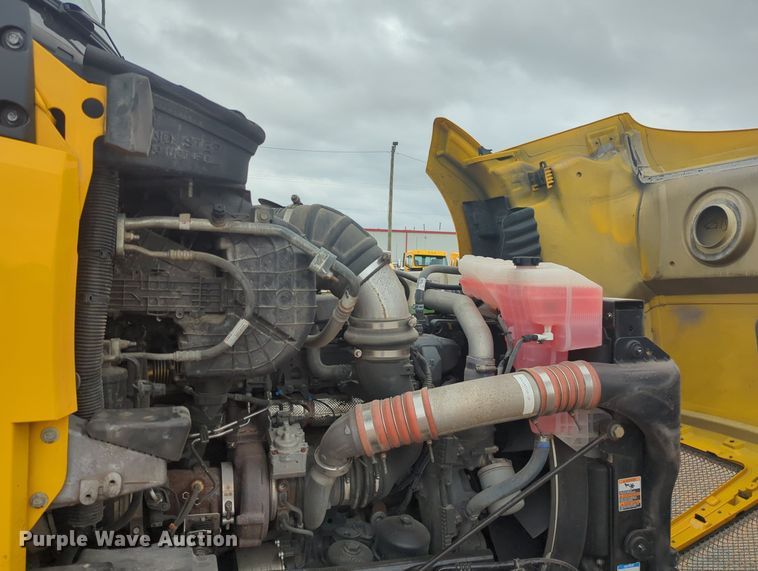 image for item MX9535 2019 Kenworth T680  semi truck