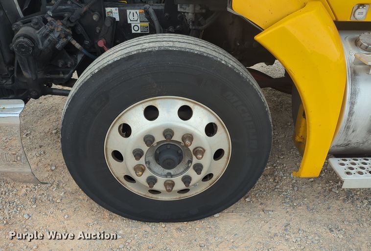 image for item MX9535 2019 Kenworth T680  semi truck