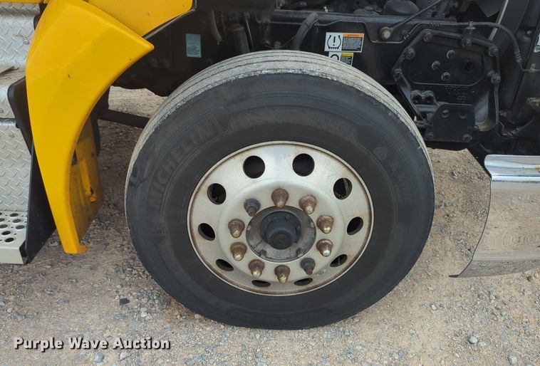 image for item MX9535 2019 Kenworth T680  semi truck