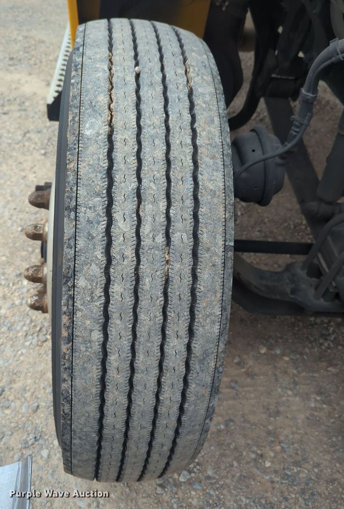 image for item MX9535 2019 Kenworth T680  semi truck