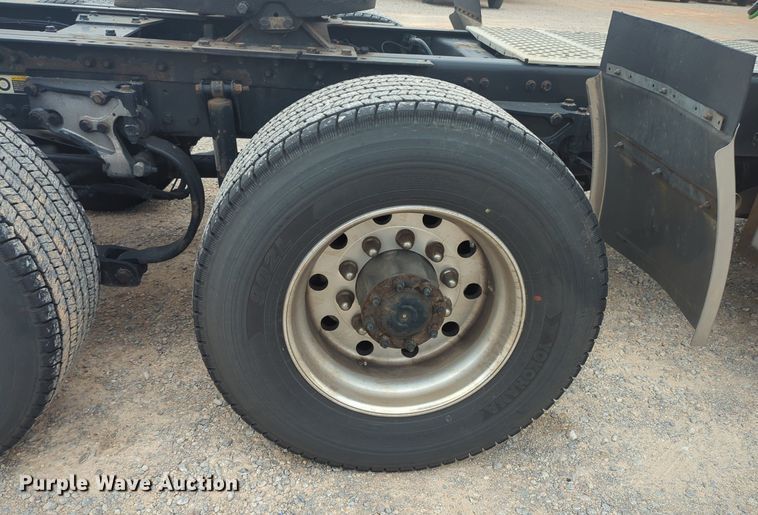 image for item MX9535 2019 Kenworth T680  semi truck