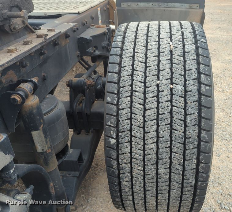 image for item MX9535 2019 Kenworth T680  semi truck