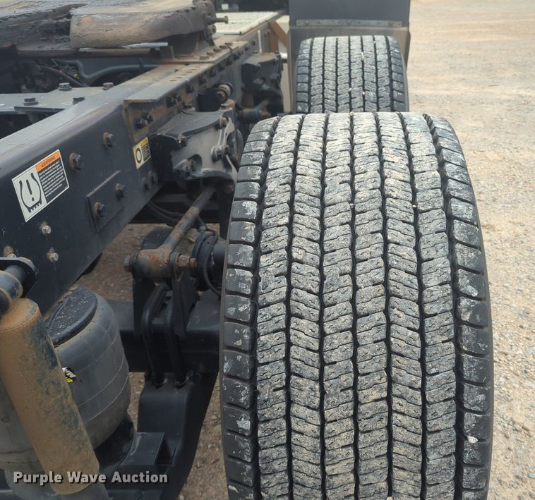 image for item MX9535 2019 Kenworth T680  semi truck